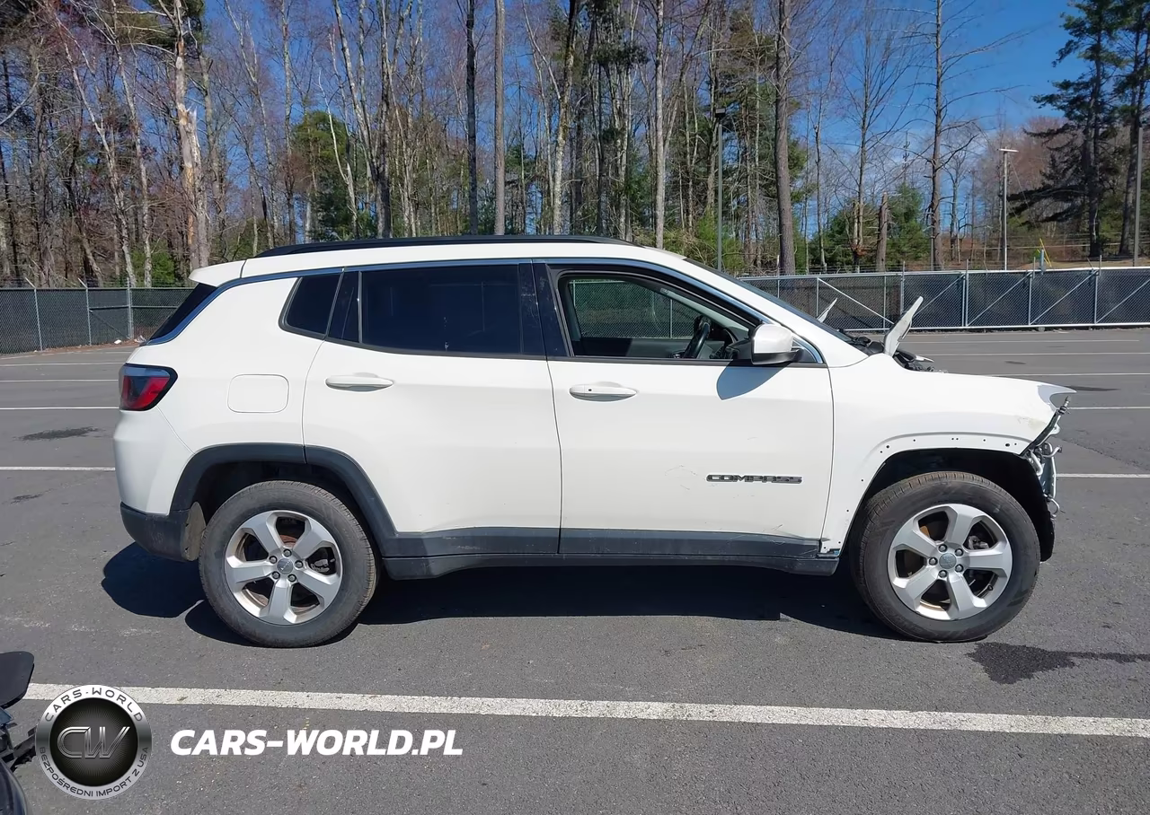 2018 Jeep Compass Latitude 4X4 VIN:3C4NJDBB7JT393010 - 14