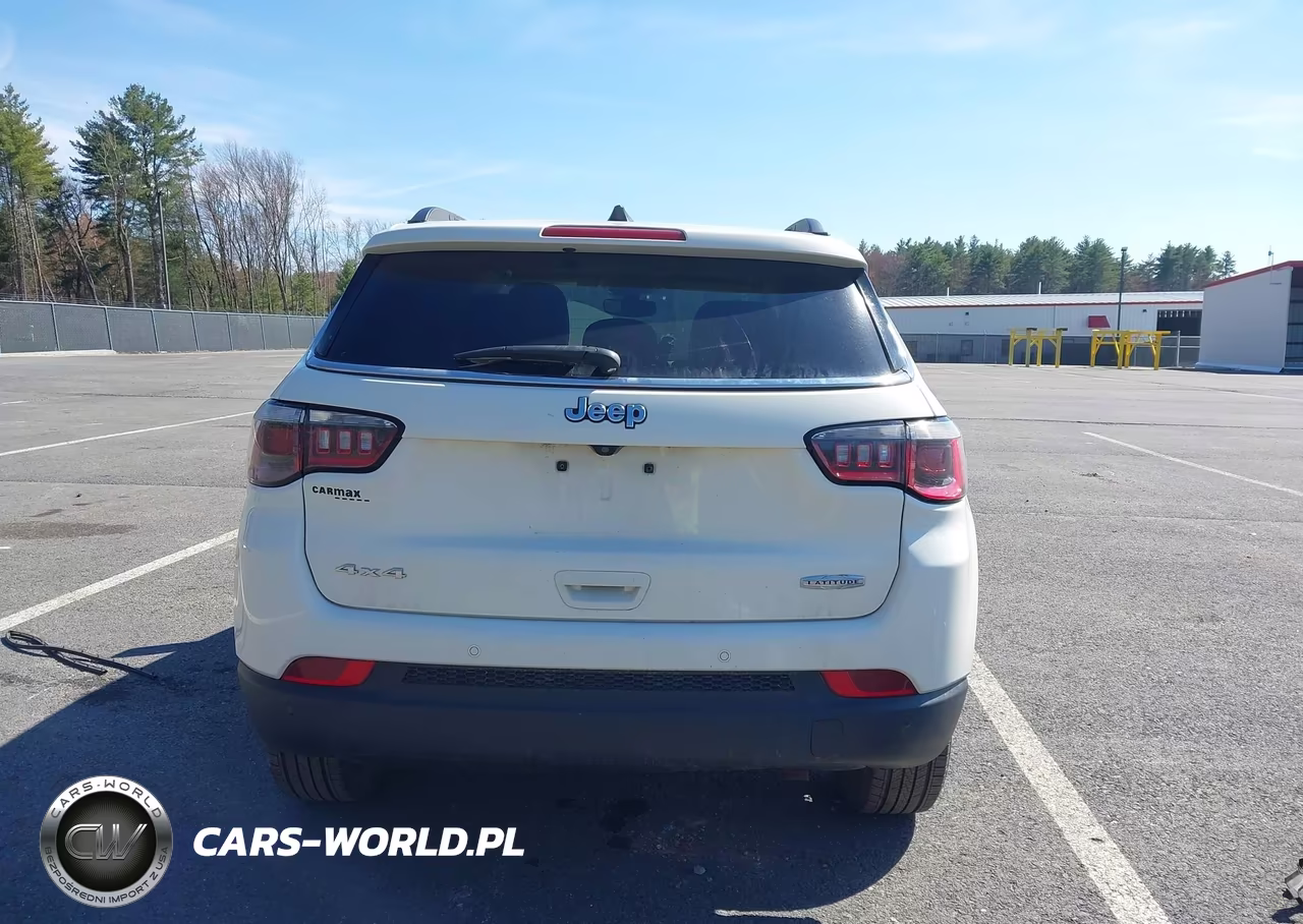 2018 Jeep Compass Latitude 4X4 VIN:3C4NJDBB7JT393010 - 17