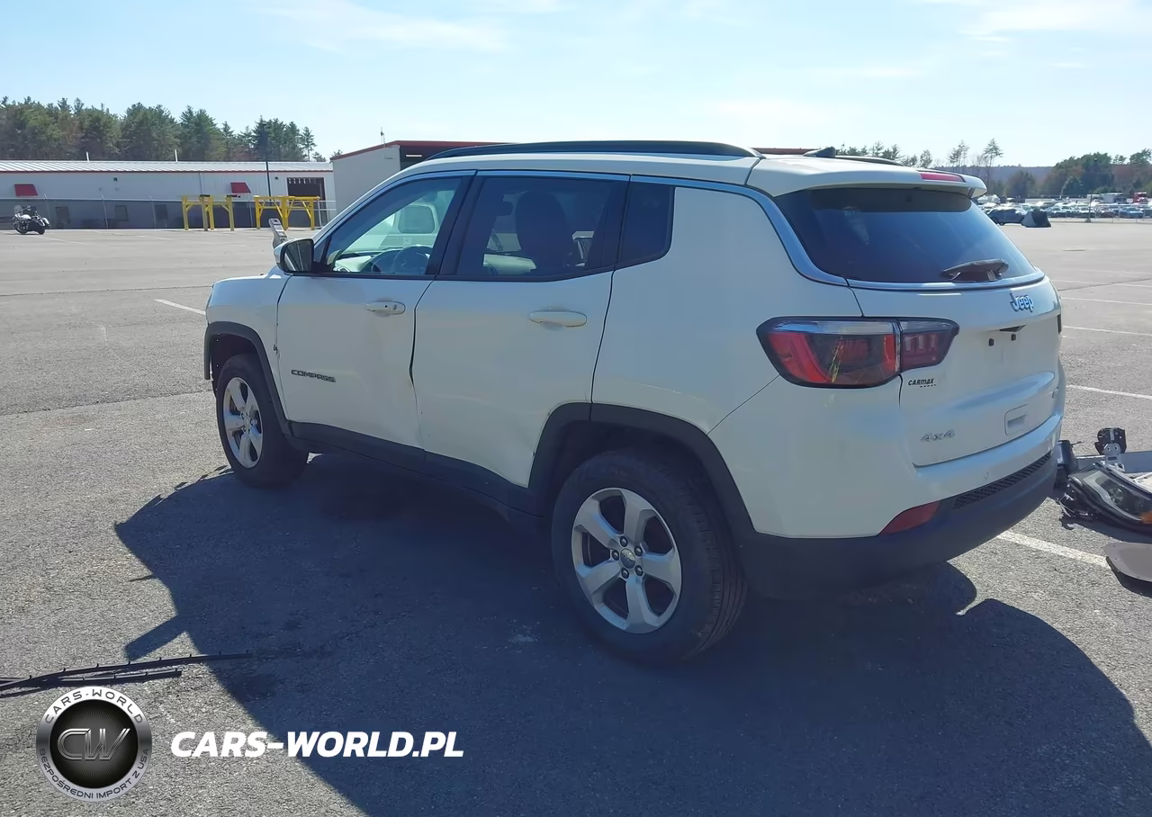 2018 Jeep Compass Latitude 4X4 VIN:3C4NJDBB7JT393010 - 3