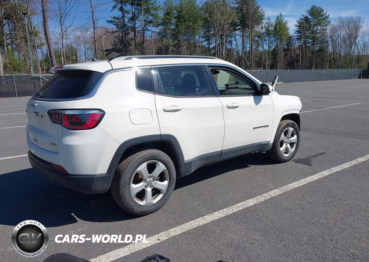 2018 Jeep Compass Latitude 4X4 VIN:3C4NJDBB7JT393010 - 4
