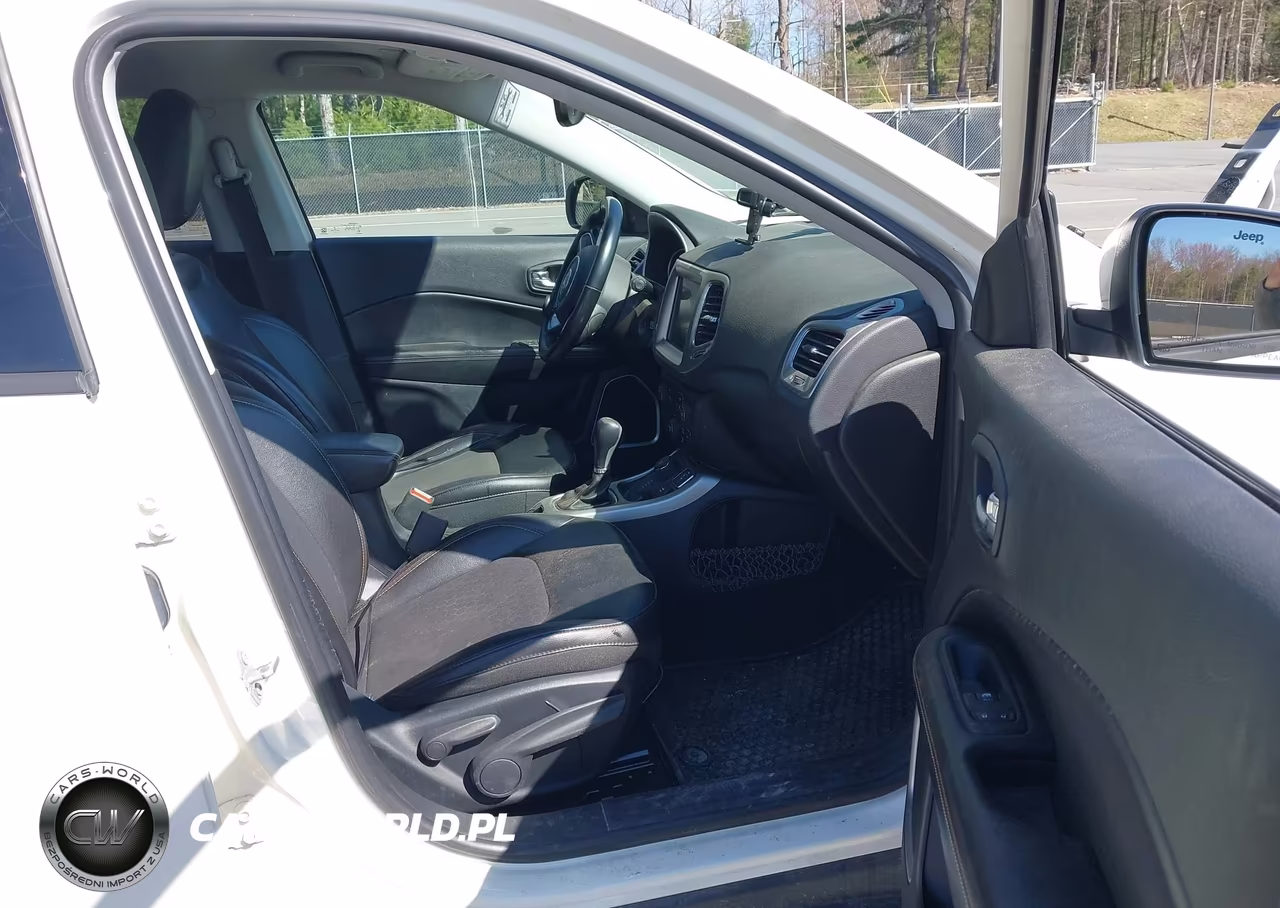2018 Jeep Compass Latitude 4X4 VIN:3C4NJDBB7JT393010 - 5