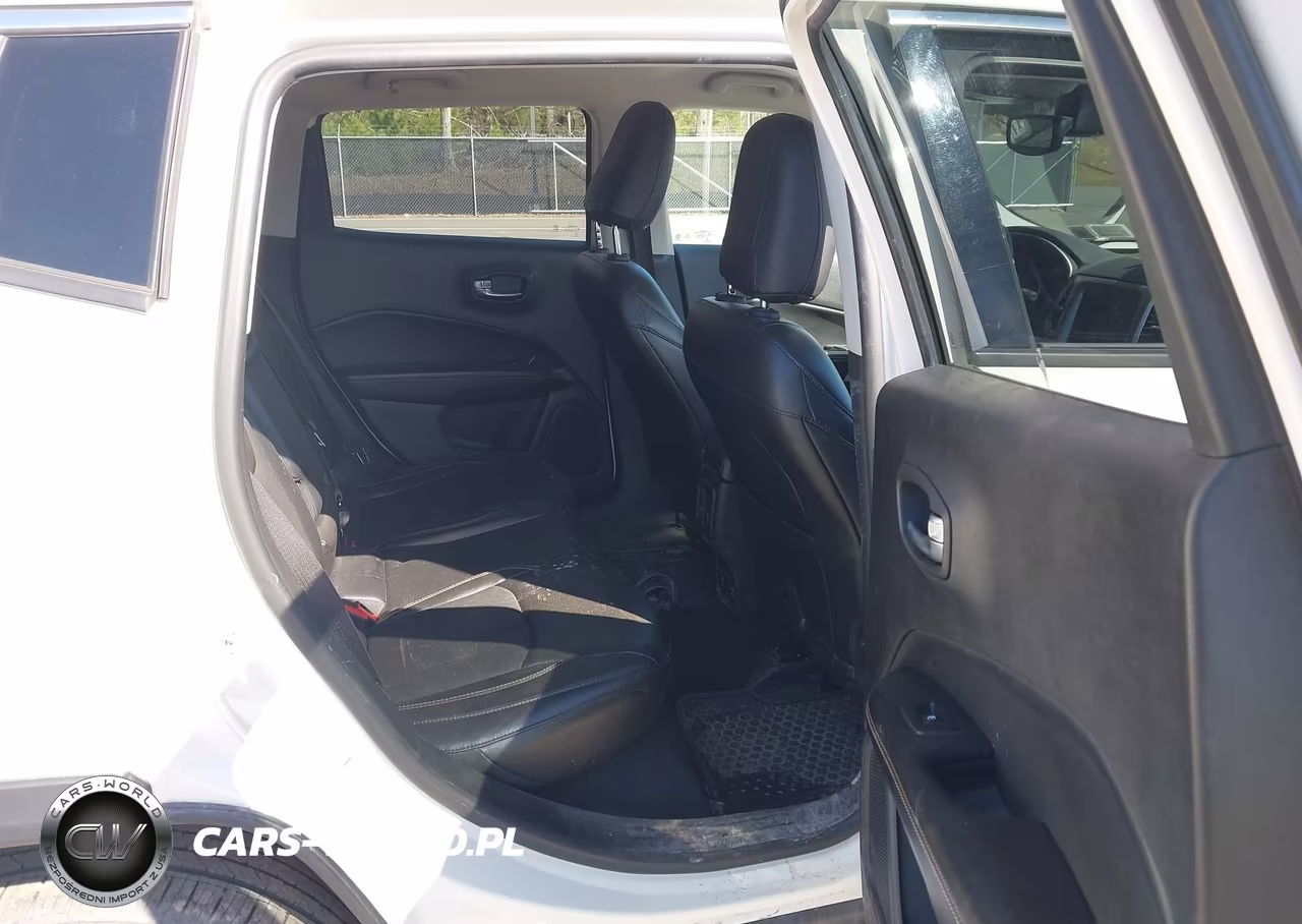 2018 Jeep Compass Latitude 4X4 VIN:3C4NJDBB7JT393010 - 8