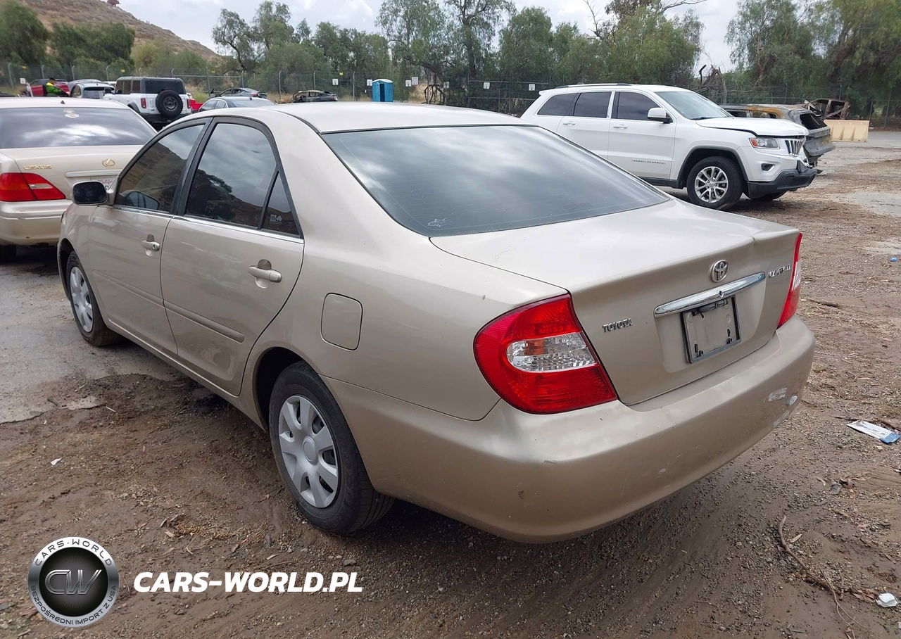 2003 Toyota Camry Le VIN:JTDBE32K930206299 - 3