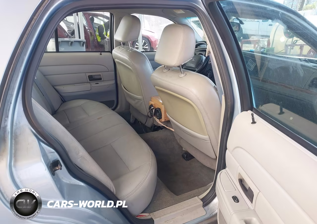 2003 Ford Crown Victoria Lx VIN:2FAHP74W13X150068 - 8