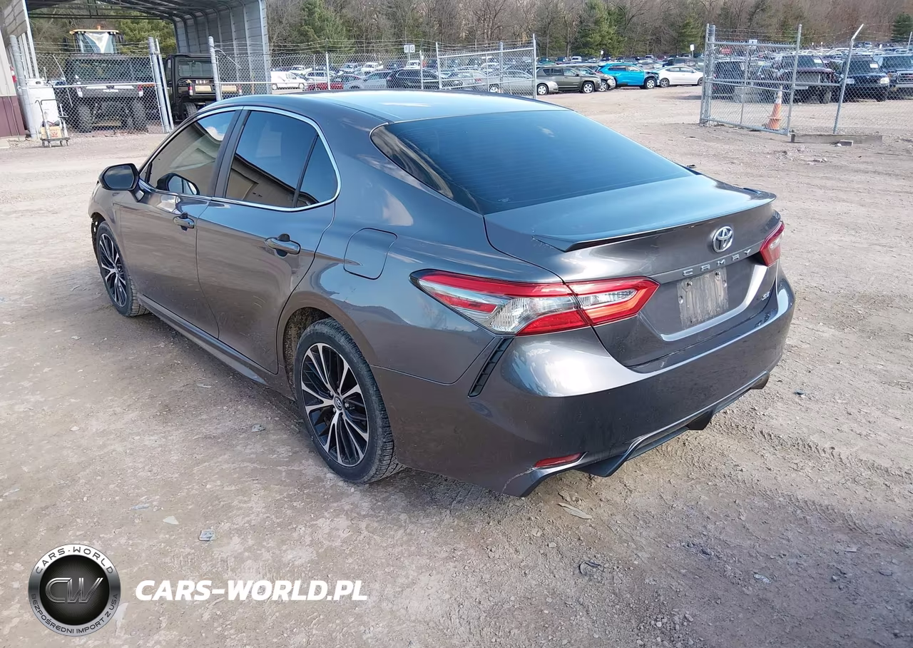 2018 Toyota Camry Se VIN:4T1B11HKXJU644094 - 3