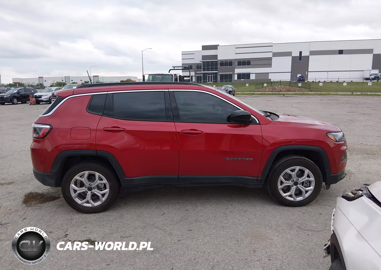 2025 Jeep Compass Latitude 4X4 VIN:3C4NJDBN8ST610236 - 13