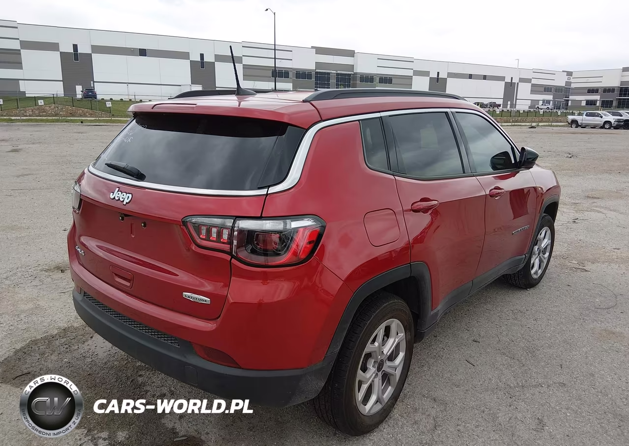 2025 Jeep Compass Latitude 4X4 VIN:3C4NJDBN8ST610236 - 4