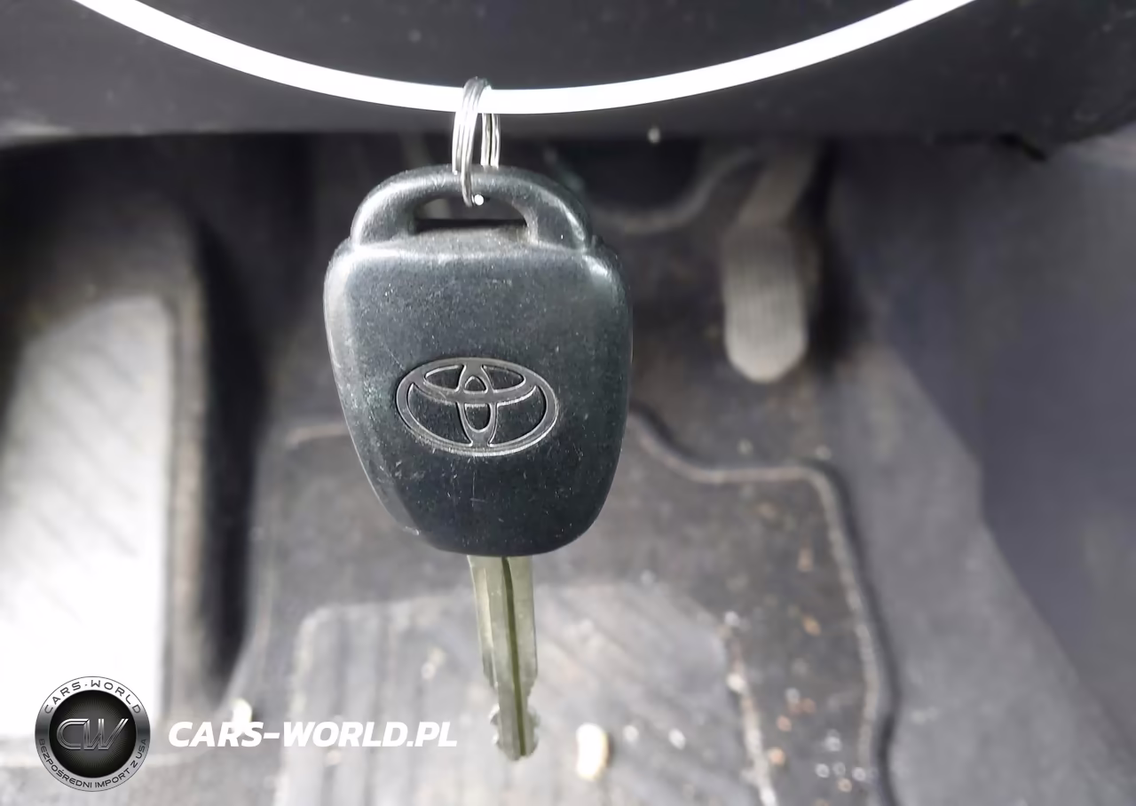 2017 Toyota Corolla Le VIN:2T1BURHEXHC863617 - 11