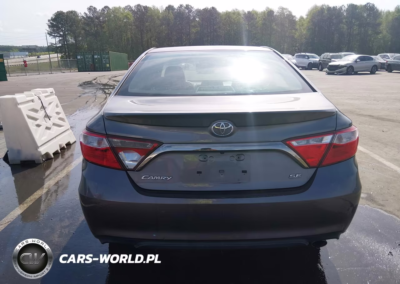 2015 Toyota Camry Se VIN:4T1BF1FK1FU935935 - 17