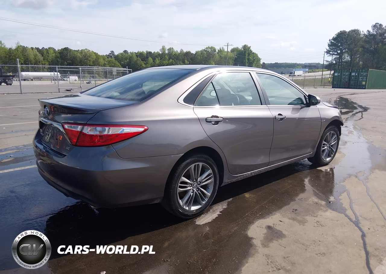 2015 Toyota Camry Se VIN:4T1BF1FK1FU935935 - 4