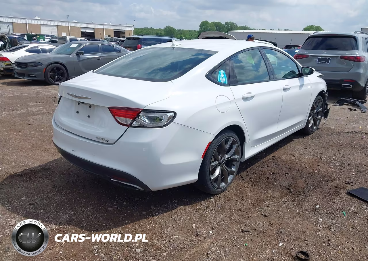 2015 Chrysler 200 S VIN:1C3CCCBB4FN626641 - 4