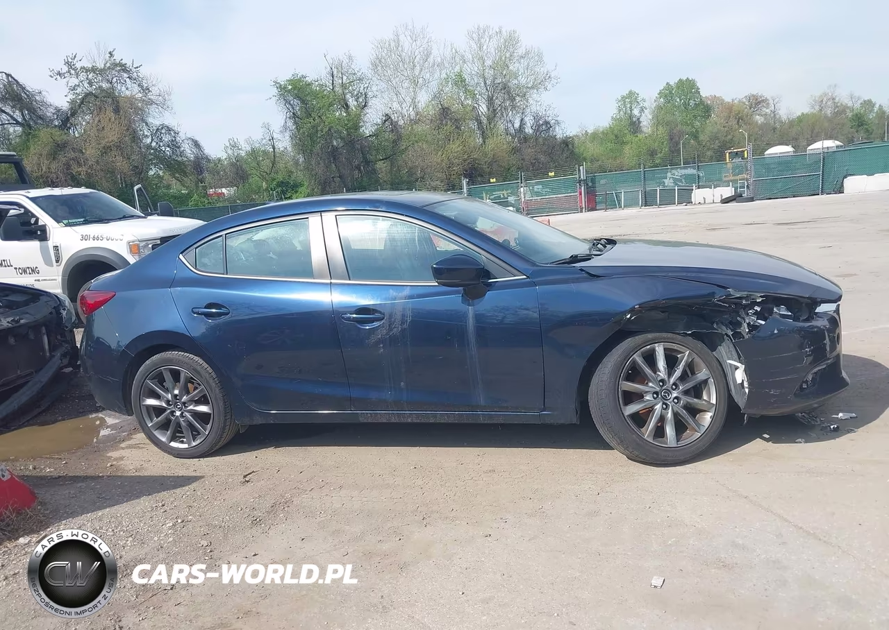 2018 Mazda Mazda3 Touring VIN:3MZBN1V39JM238329 - 15