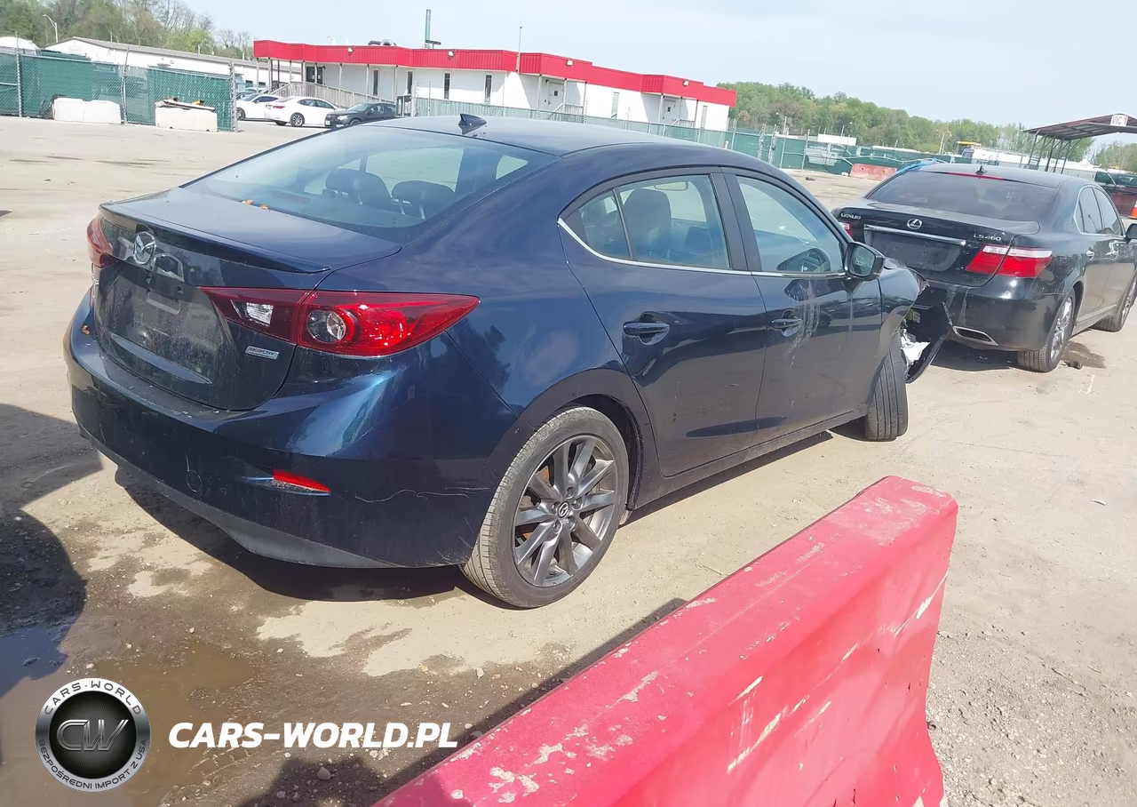 2018 Mazda Mazda3 Touring VIN:3MZBN1V39JM238329 - 4