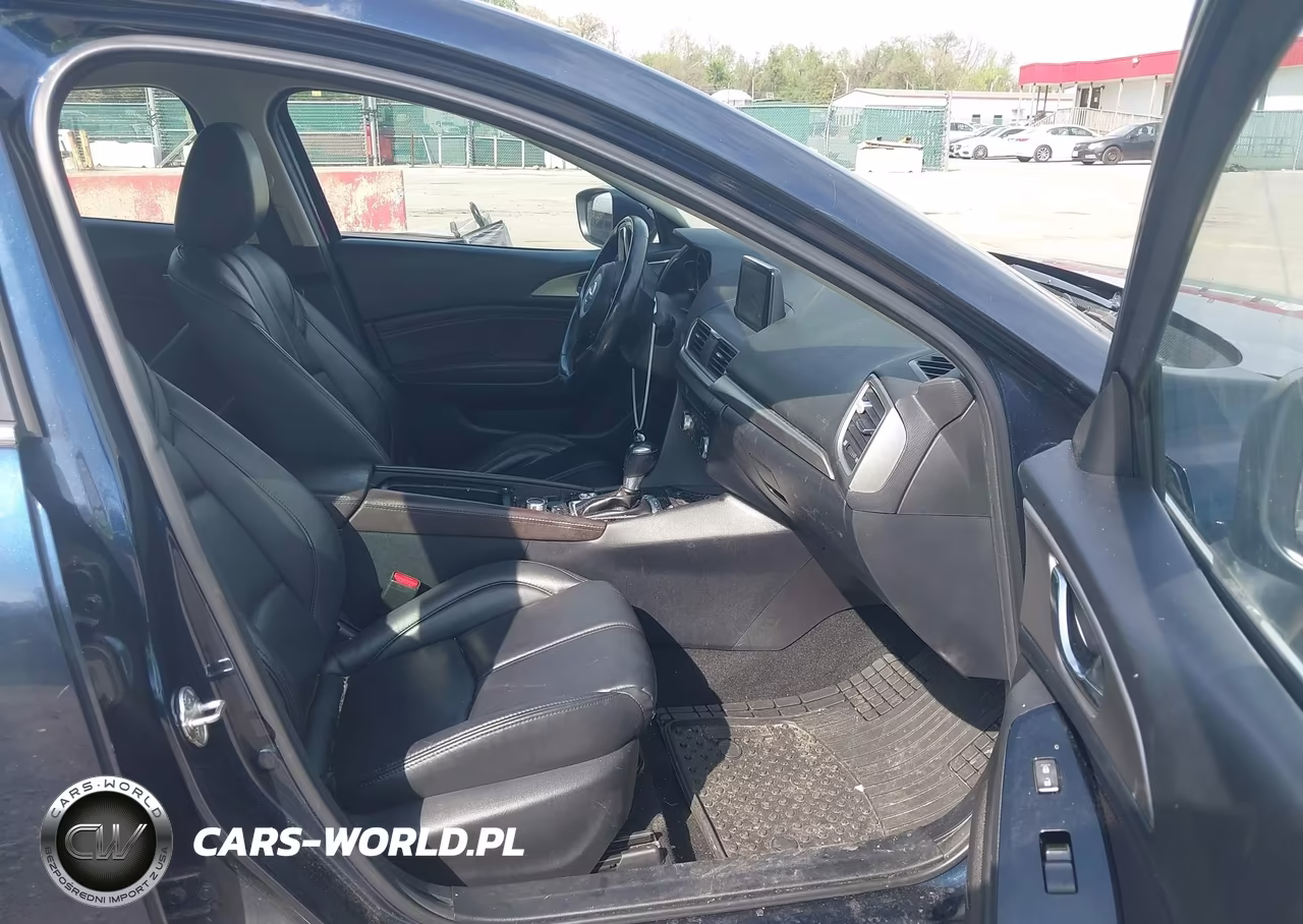 2018 Mazda Mazda3 Touring VIN:3MZBN1V39JM238329 - 5