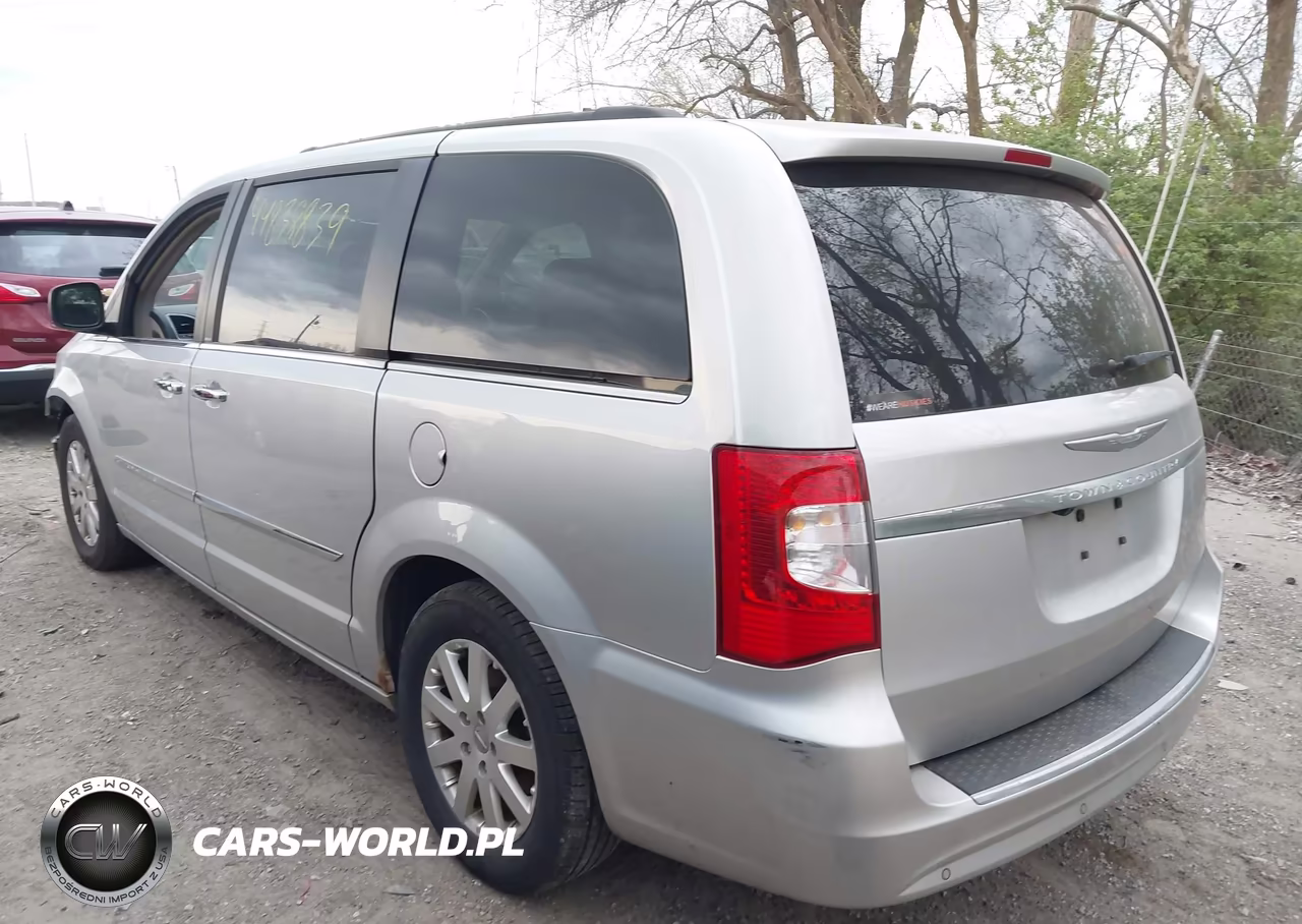 2011 Chrysler Town & Country Touring-L VIN:2A4RR8DG9BR667218 - 3