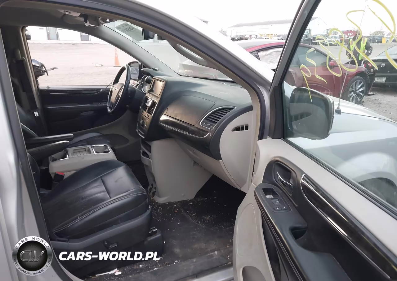 2011 Chrysler Town & Country Touring-L VIN:2A4RR8DG9BR667218 - 5