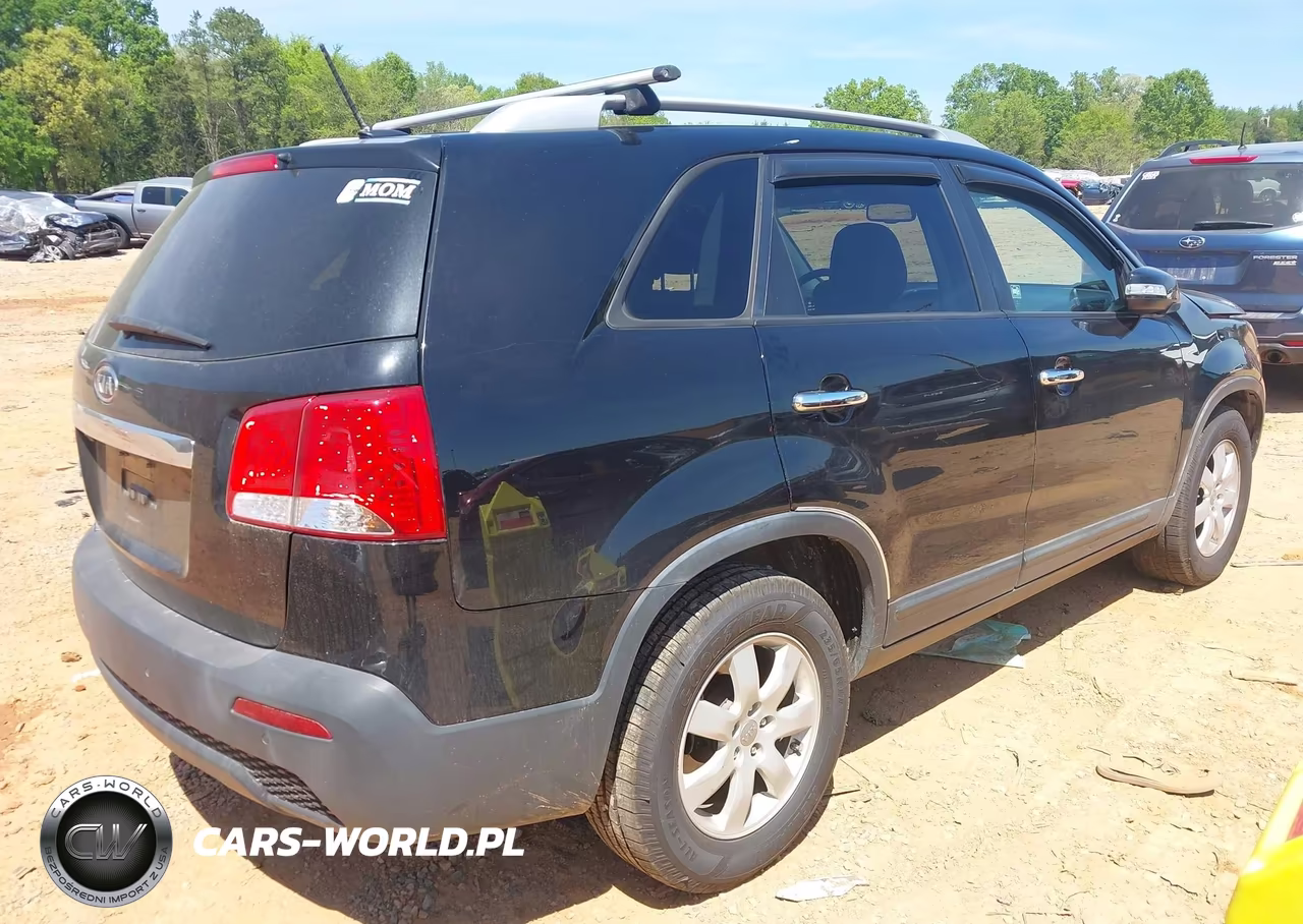 2013 Kia Sorento Lx VIN:5XYKT4A63DG345873 - 4