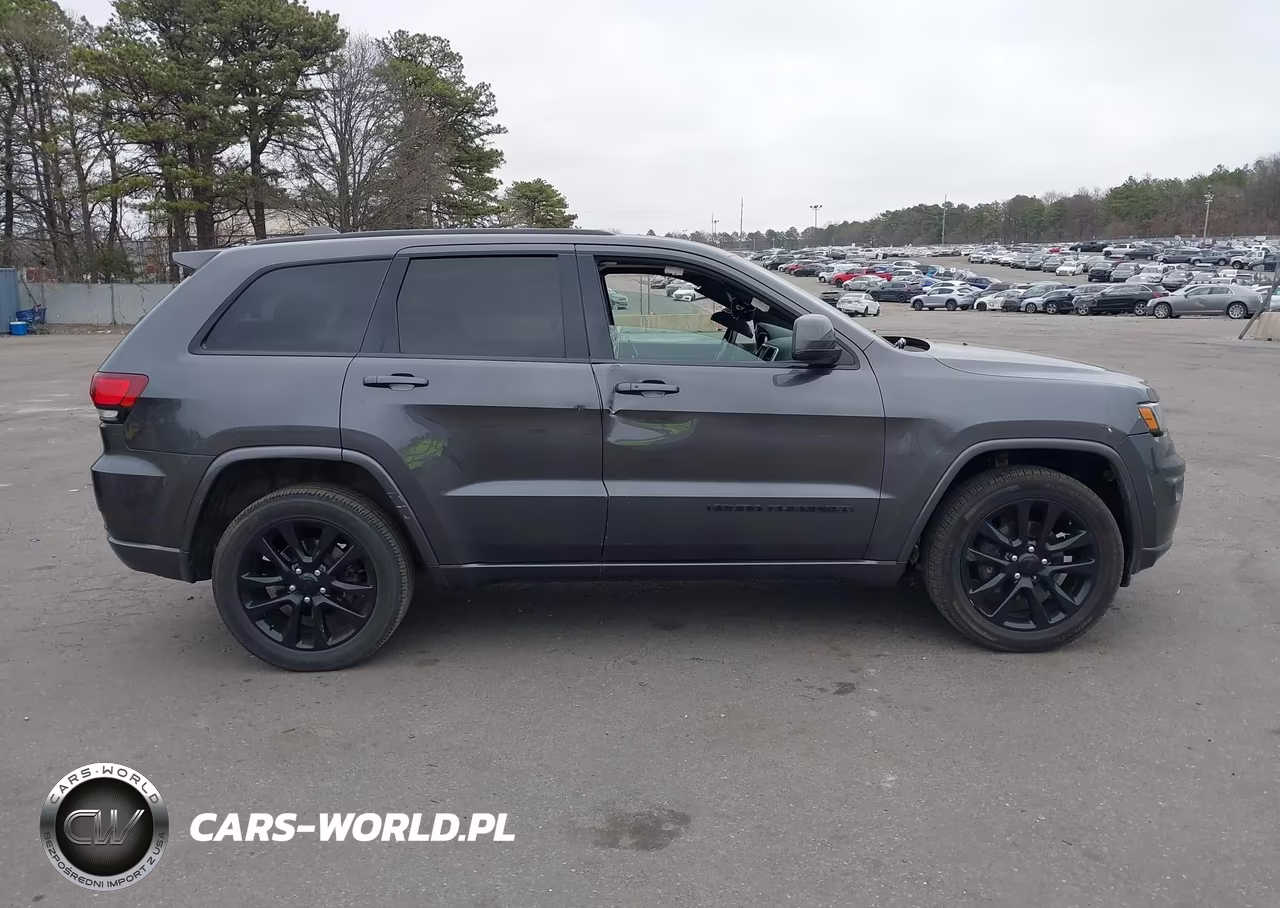 2017 Jeep Grand Cherokee Altitude 4X4 VIN:1C4RJFAG1HC910642 - 13
