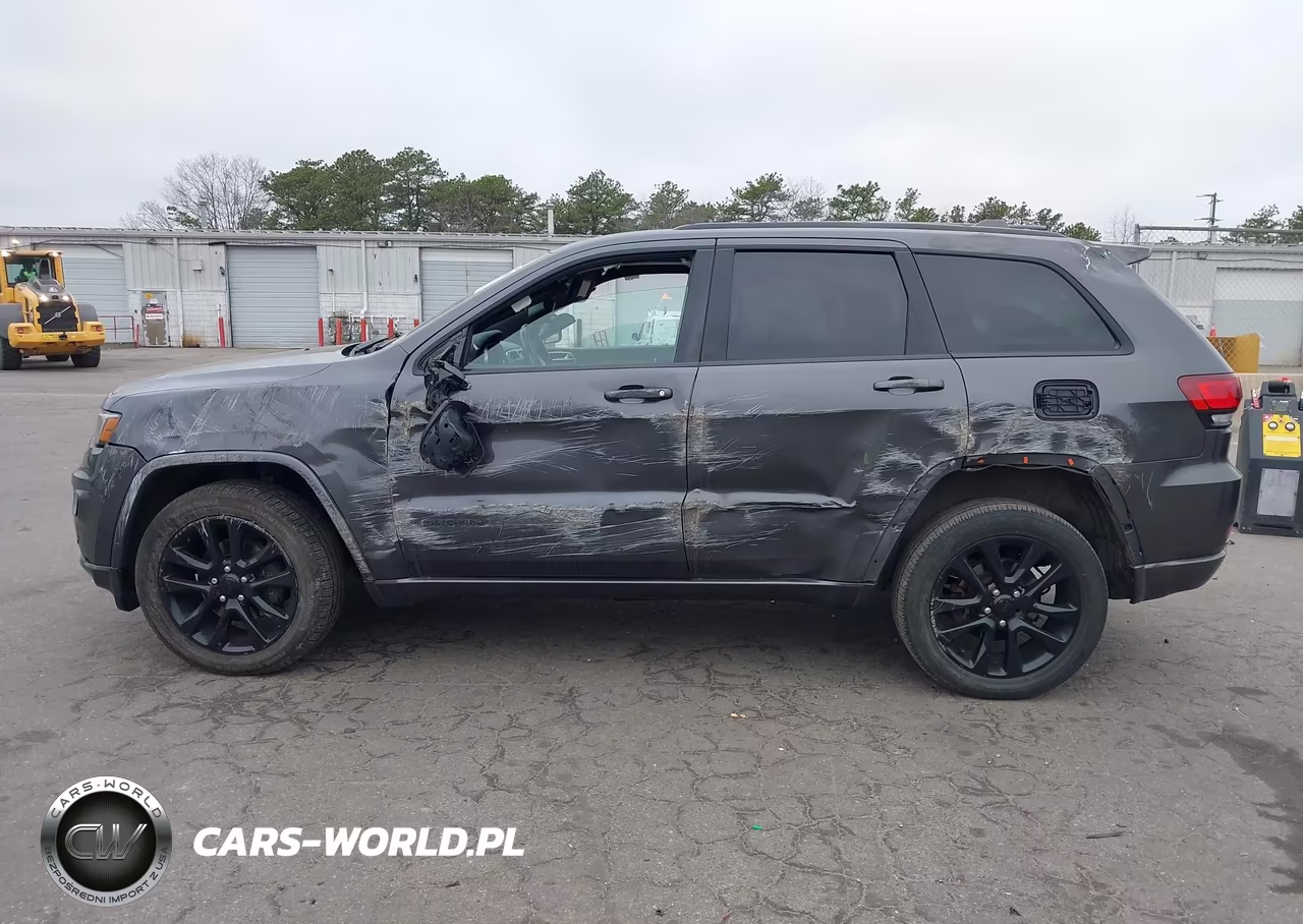 2017 Jeep Grand Cherokee Altitude 4X4 VIN:1C4RJFAG1HC910642 - 14