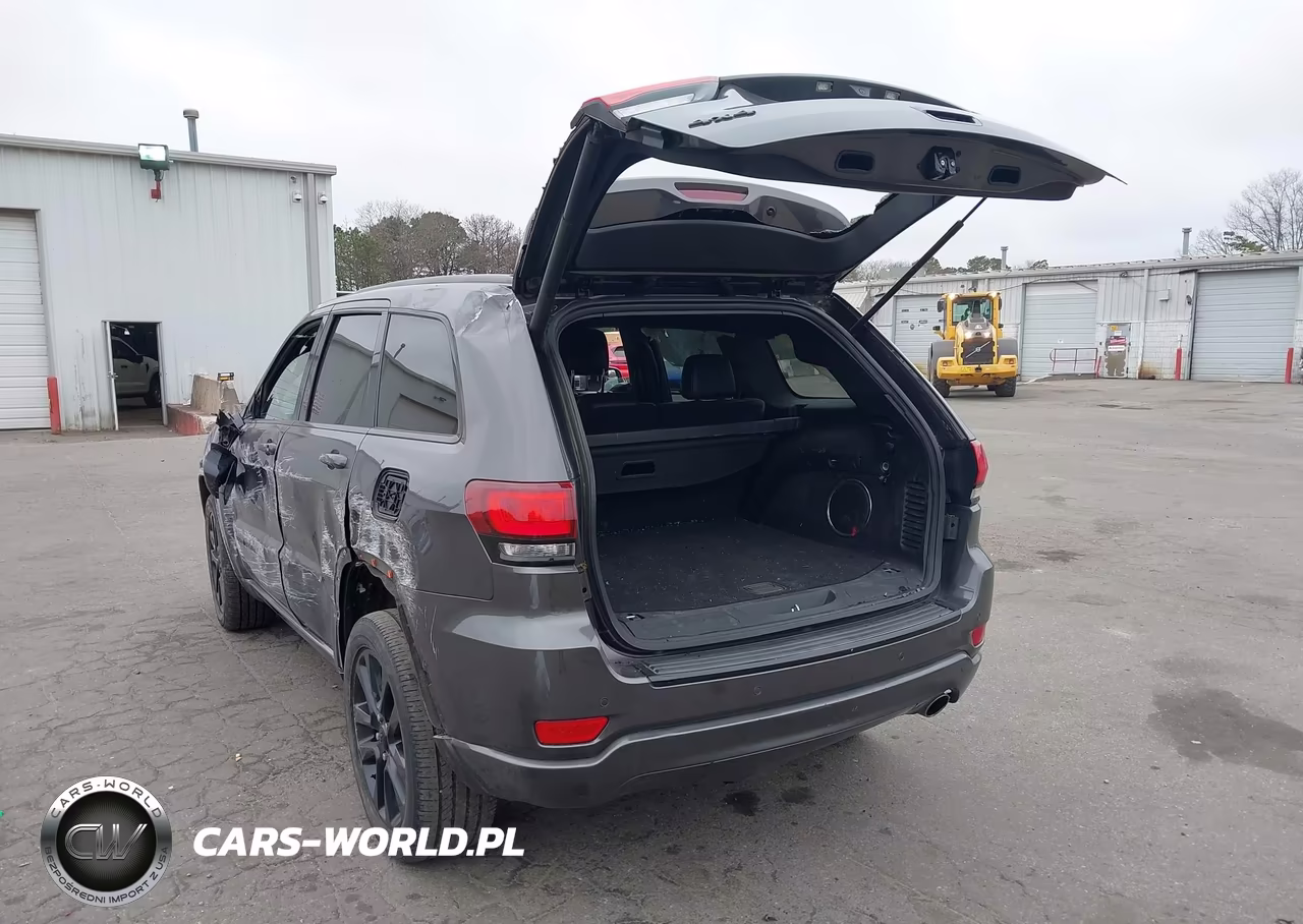 2017 Jeep Grand Cherokee Altitude 4X4 VIN:1C4RJFAG1HC910642 - 3