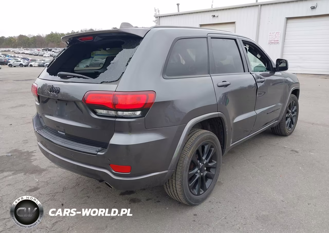 2017 Jeep Grand Cherokee Altitude 4X4 VIN:1C4RJFAG1HC910642 - 4