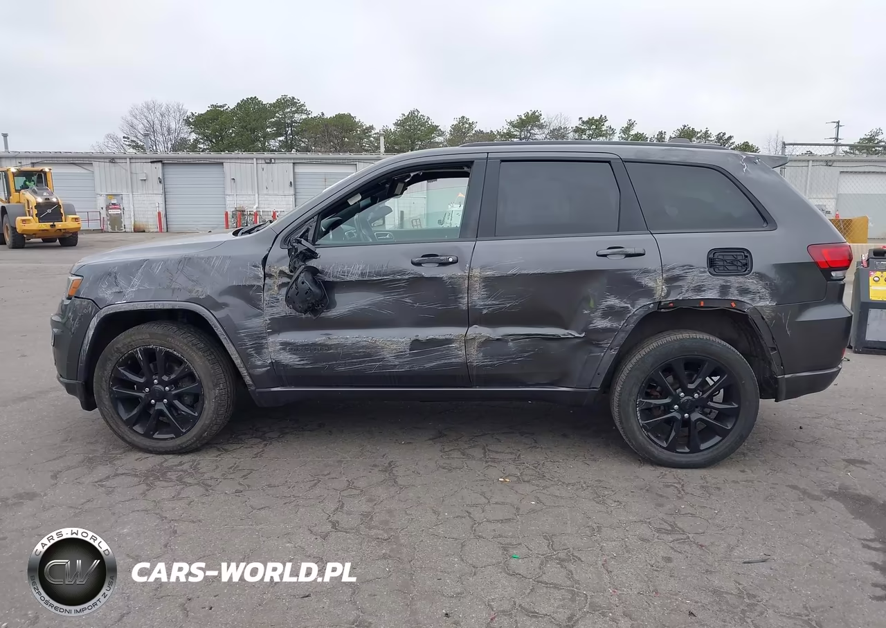 2017 Jeep Grand Cherokee Altitude 4X4 VIN:1C4RJFAG1HC910642 - 6