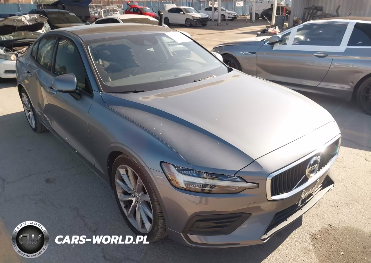 2020 Volvo S60 T6 Momentum
