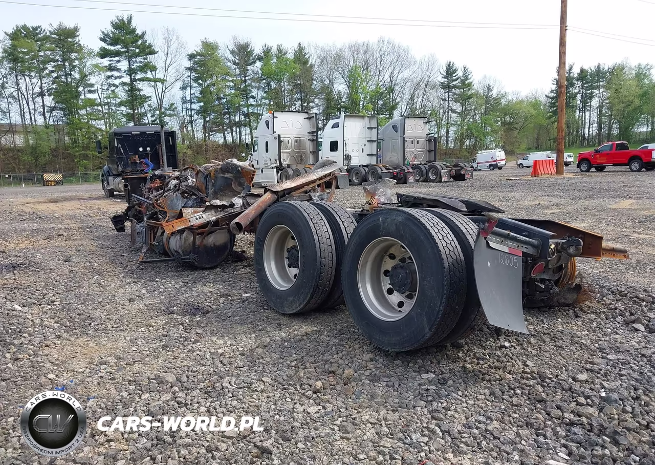 2020 Freightliner New Cascadia 126 VIN:1FUJHHDV8LLLR8880 - 4