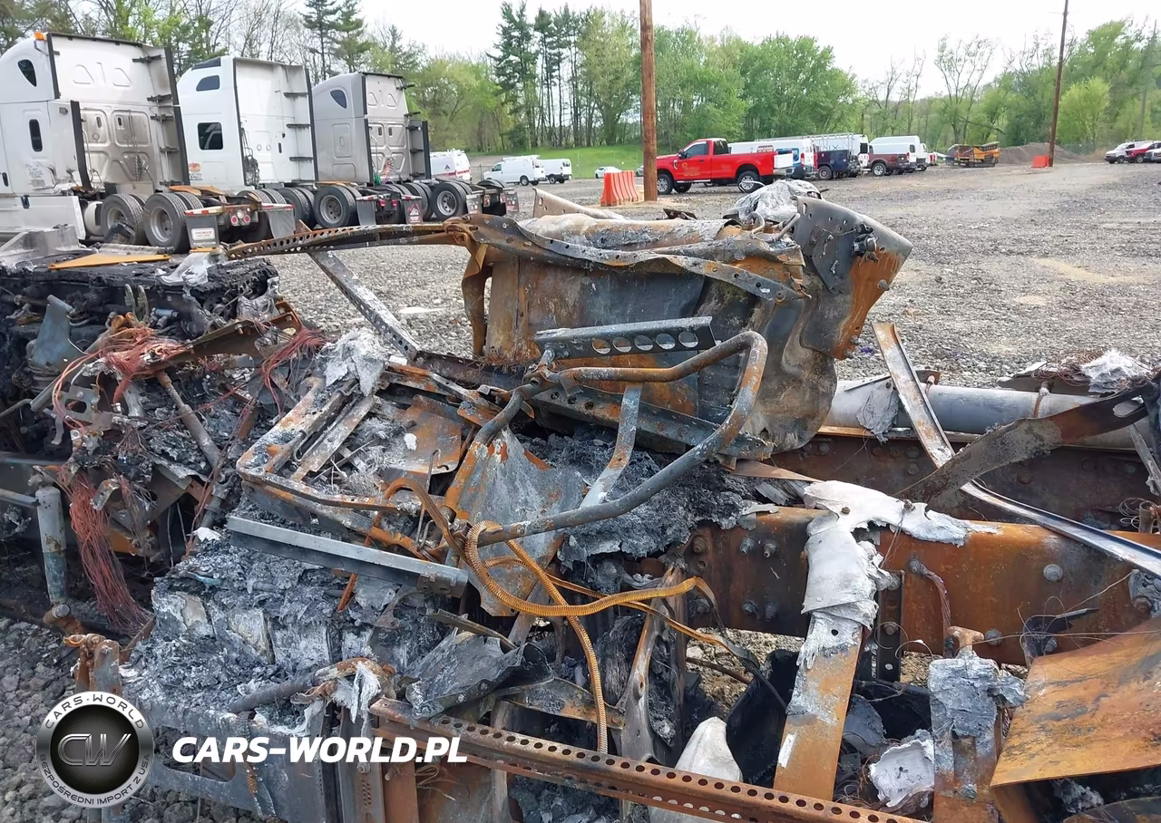 2020 Freightliner New Cascadia 126 VIN:1FUJHHDV8LLLR8880 - 5