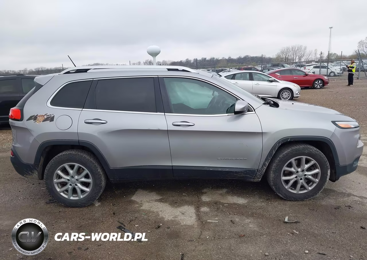 2015 Jeep Cherokee Latitude VIN:1C4PJMCB2FW513269 - 13