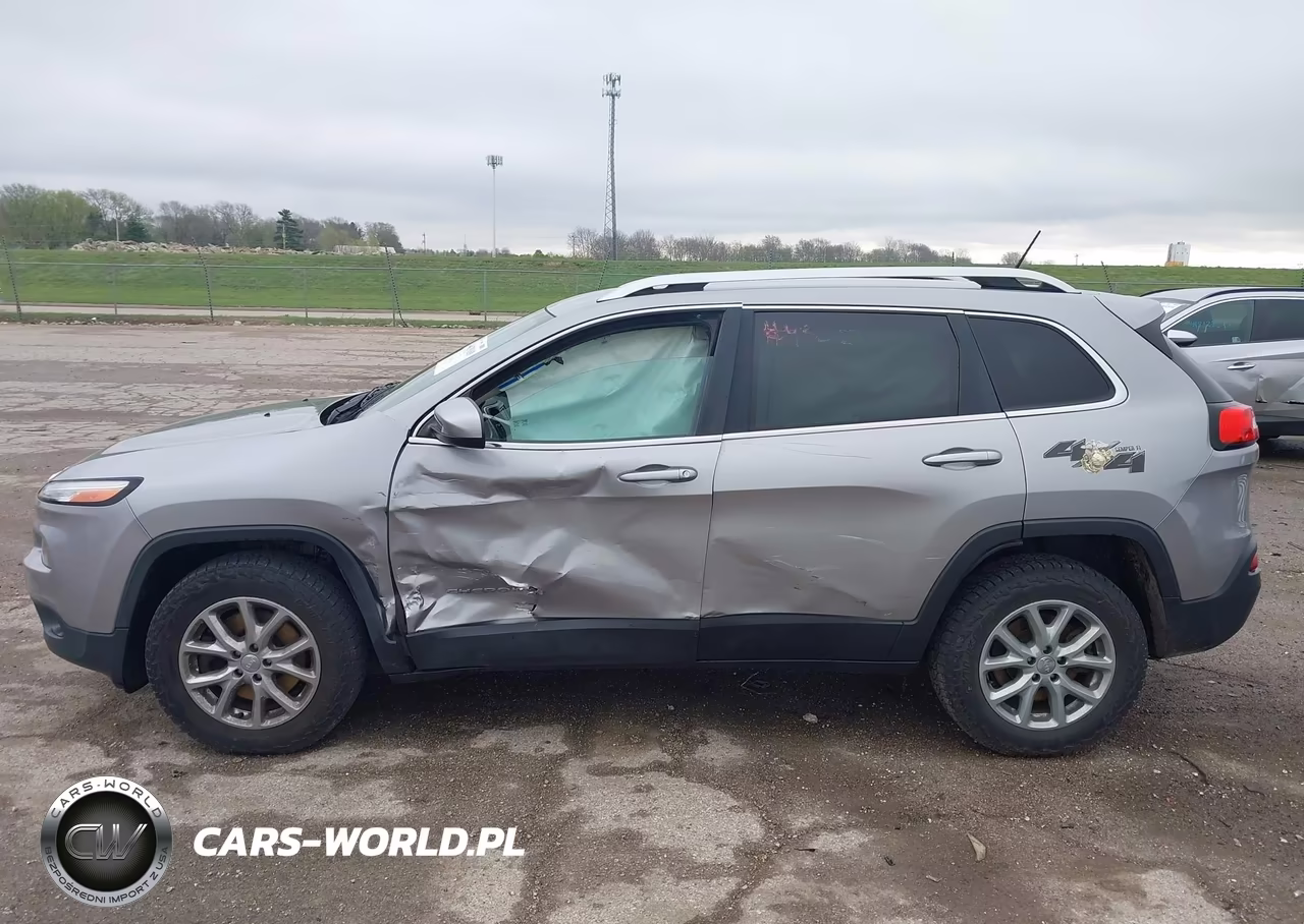 2015 Jeep Cherokee Latitude VIN:1C4PJMCB2FW513269 - 14