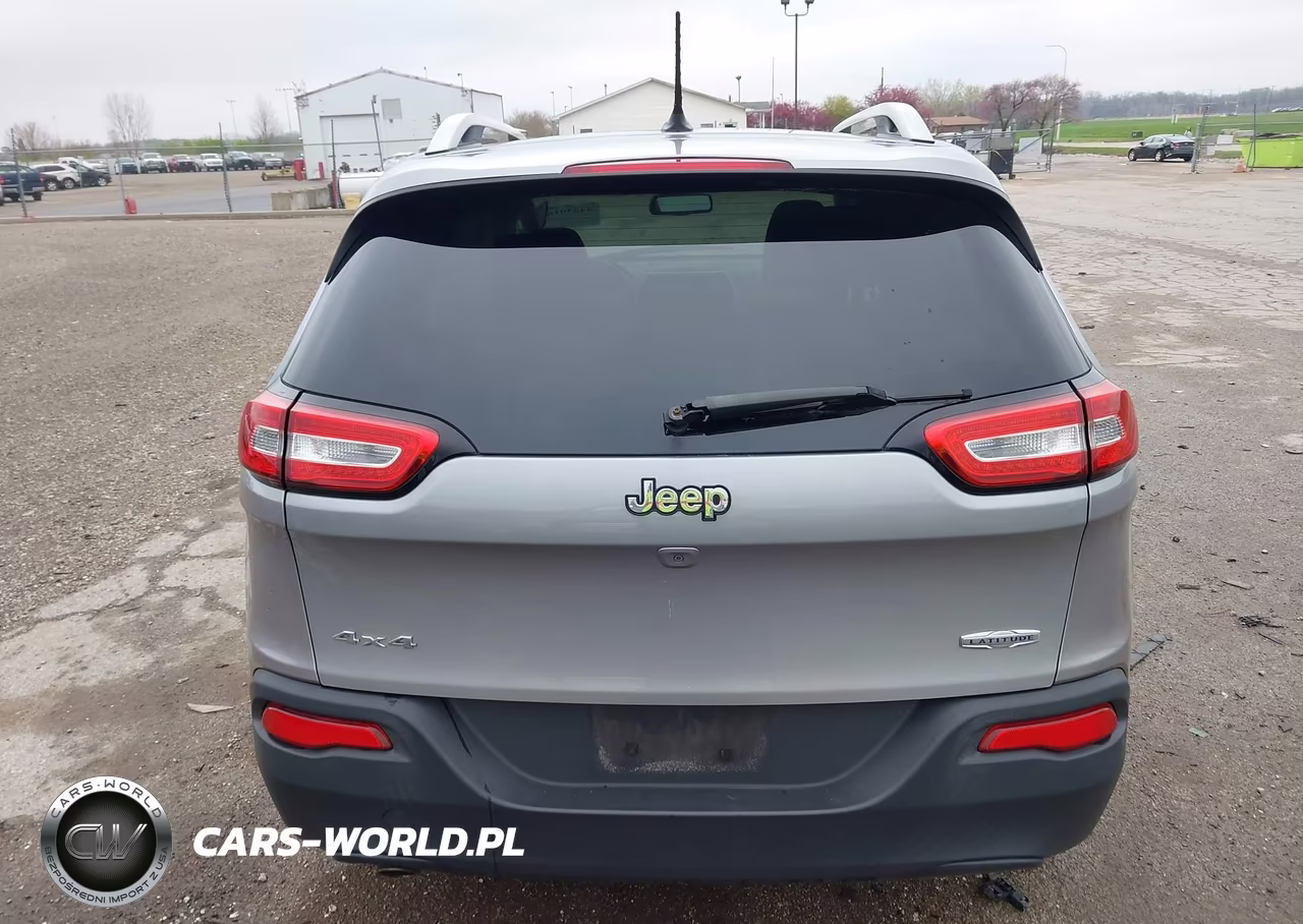 2015 Jeep Cherokee Latitude VIN:1C4PJMCB2FW513269 - 16