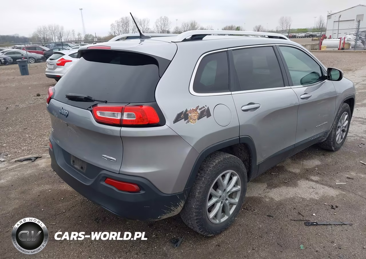 2015 Jeep Cherokee Latitude VIN:1C4PJMCB2FW513269 - 4