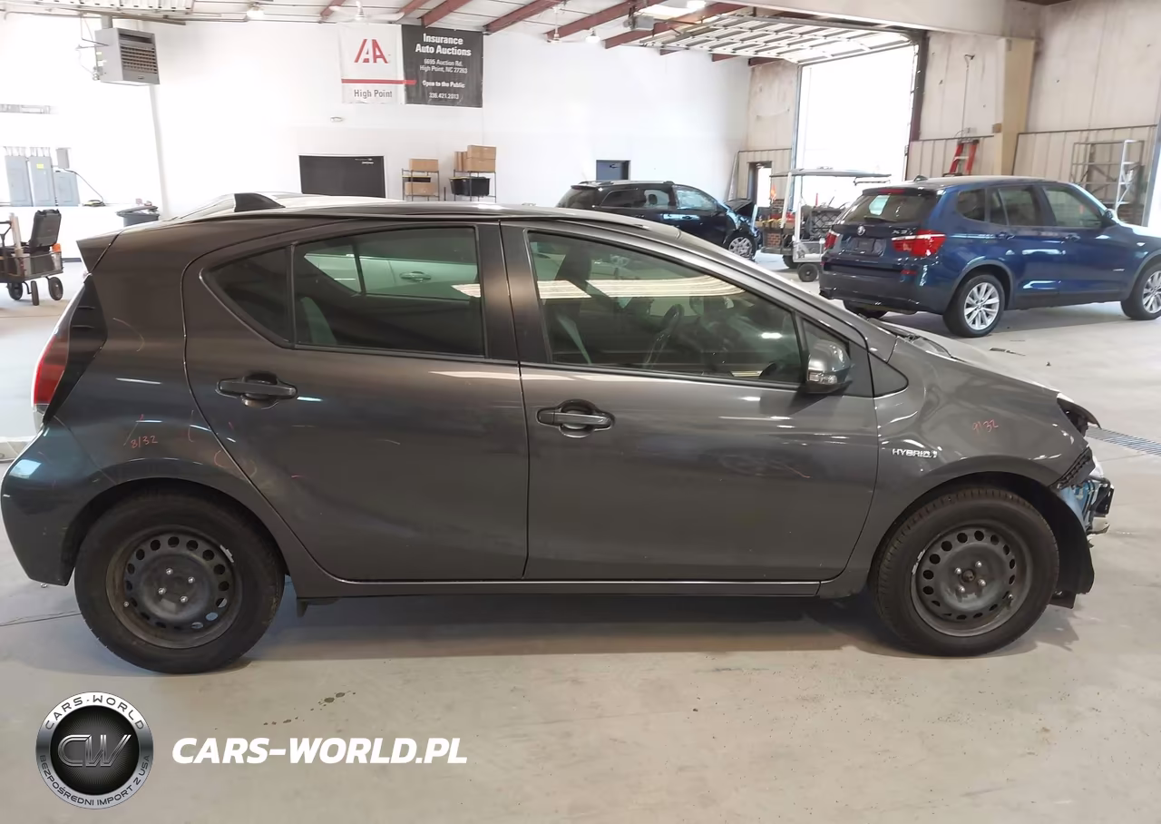 2016 Toyota Prius C One VIN:JTDKDTB36G1129922 - 14