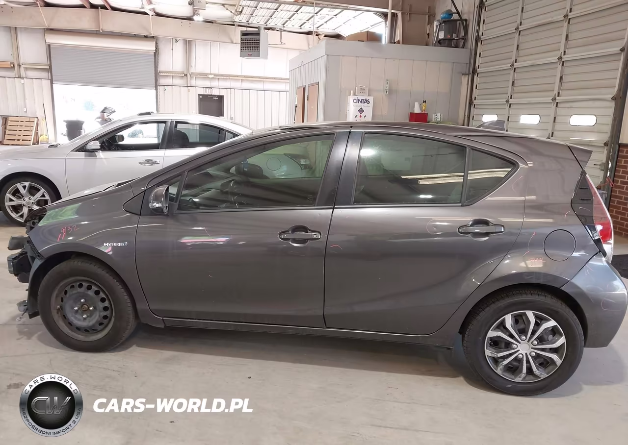 2016 Toyota Prius C One VIN:JTDKDTB36G1129922 - 15