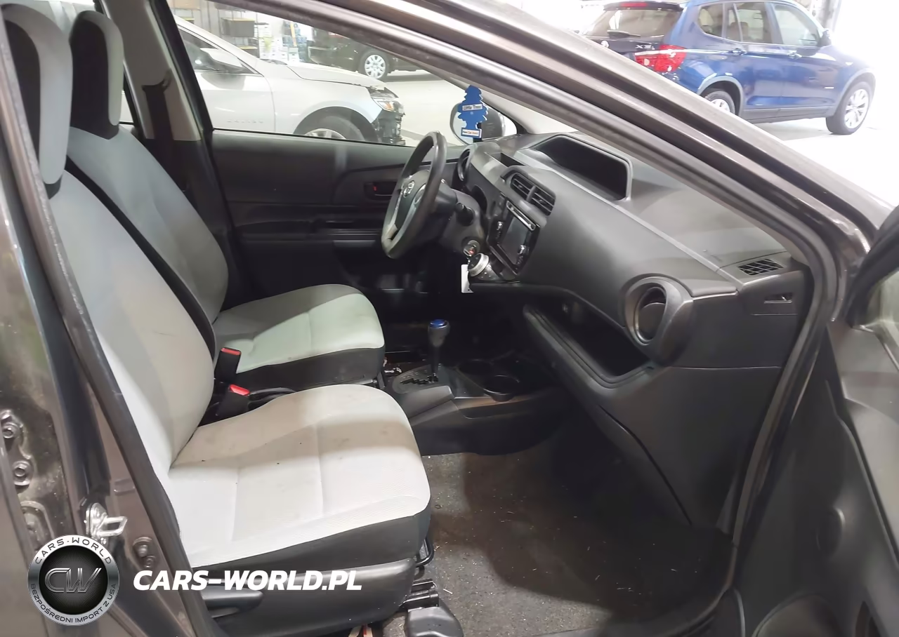 2016 Toyota Prius C One VIN:JTDKDTB36G1129922 - 5