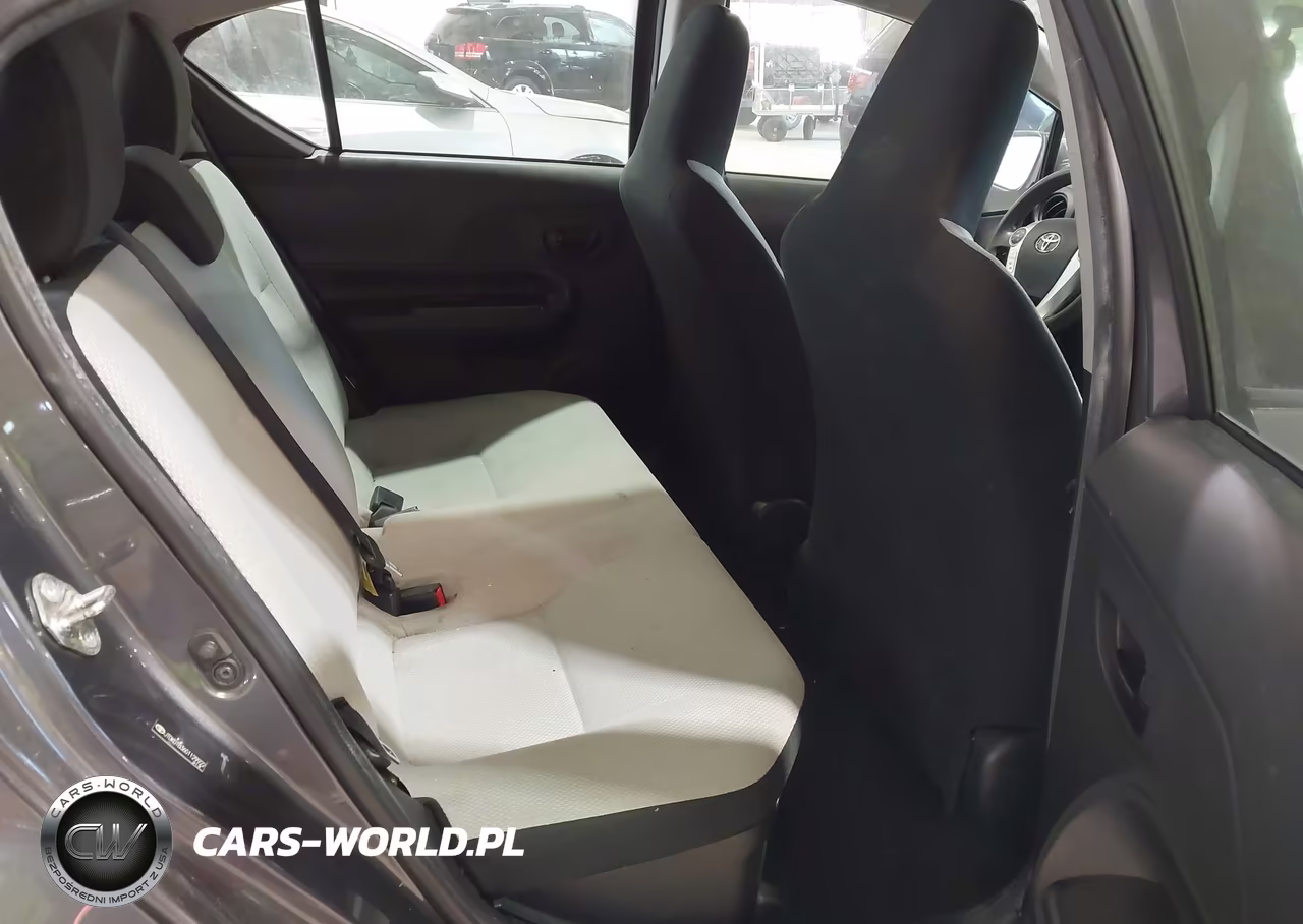 2016 Toyota Prius C One VIN:JTDKDTB36G1129922 - 8
