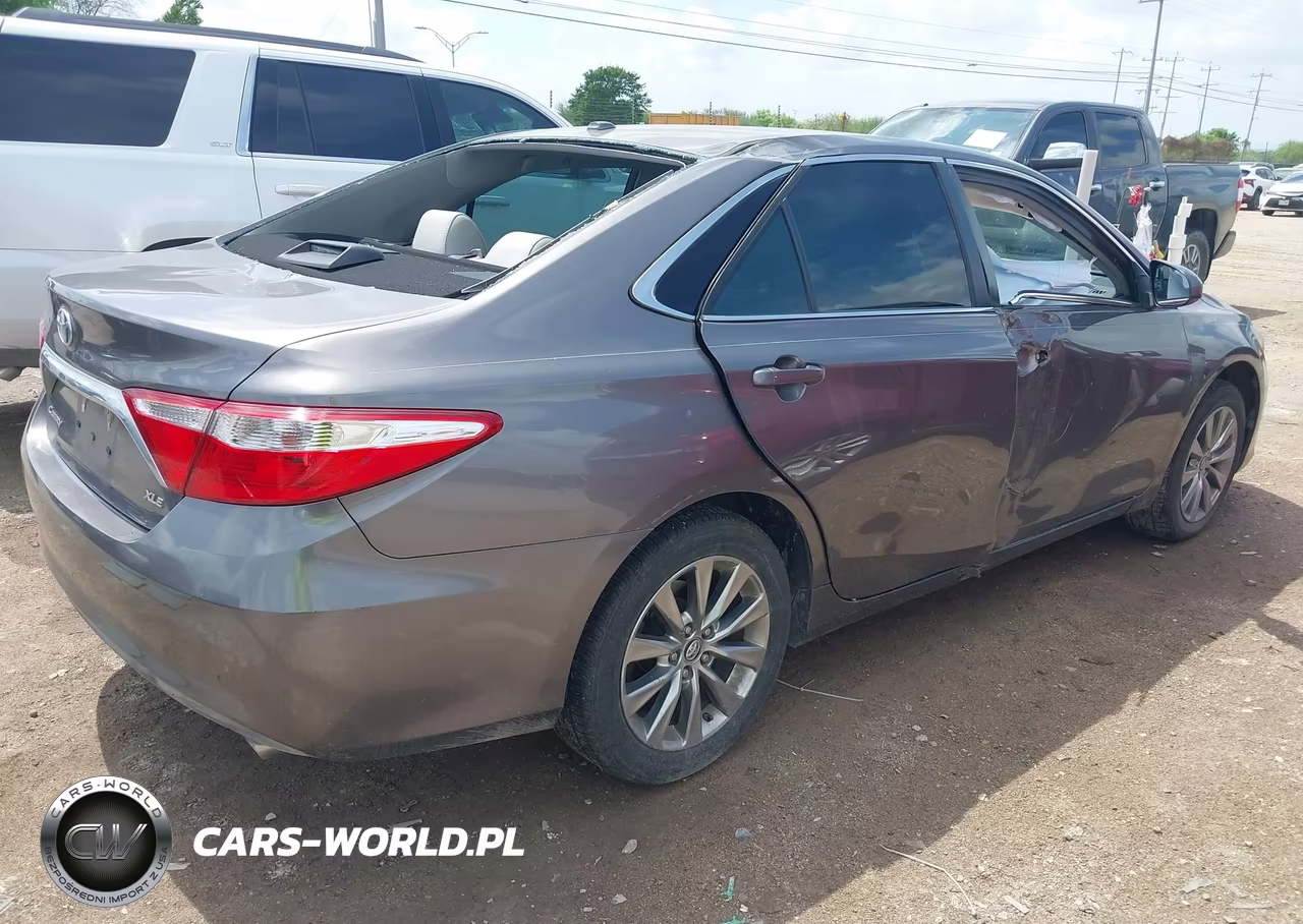 2017 Toyota Camry Xle VIN:4T1BF1FK3HU640306 - 4