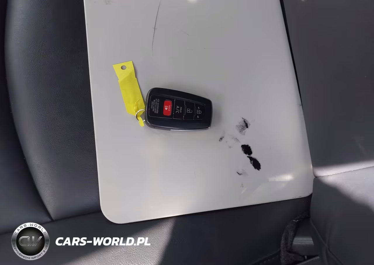 2017 Toyota Prius Prime Advanced VIN:JTDKARFP9H3038335 - 11