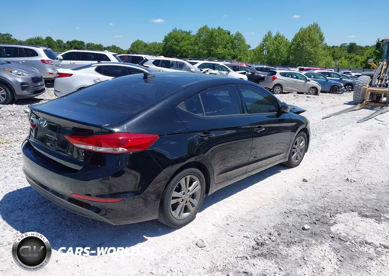 2017 Hyundai Elantra Se VIN:5NPD84LF6HH050319 - 4