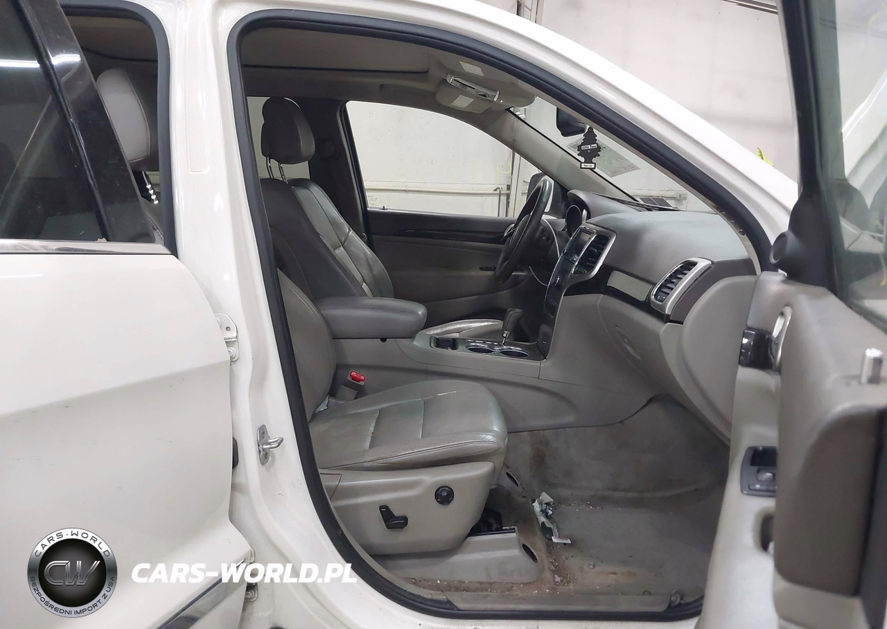 2012 Jeep Grand Cherokee Laredo VIN:1C4RJFAGXCC218730 - 5