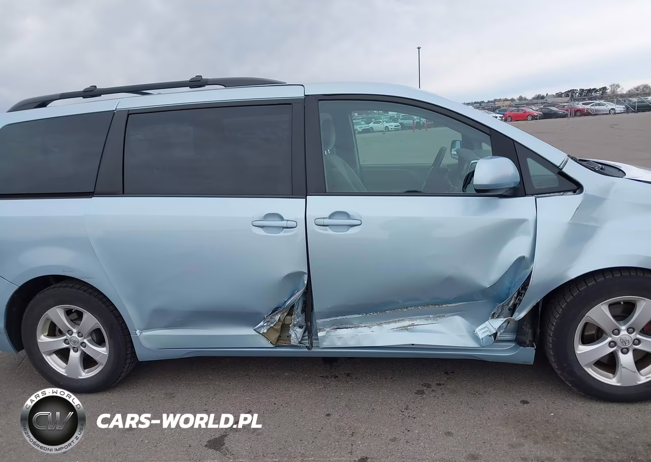 2015 Toyota Sienna Le 8 Passenger VIN:5TDKK3DC9FS602975 - 13