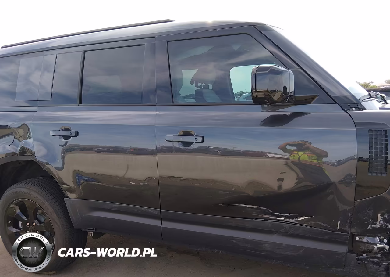 2026 Land Rover Defender P300 S VIN:SALEJFFU0T2490599 - 13