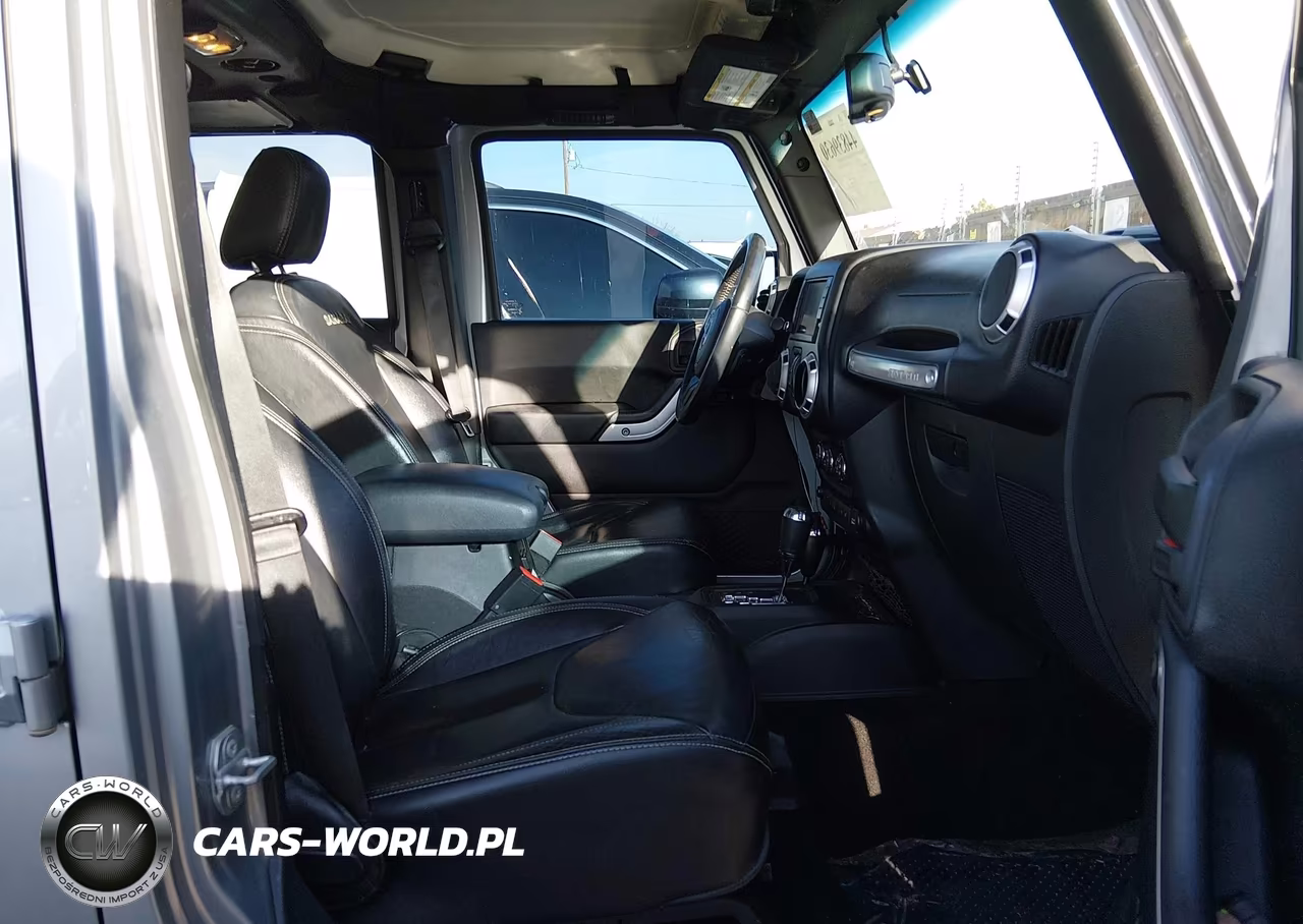 2016 Jeep Wrangler Unlimited Sahara VIN:1C4BJWEG8GL129157 - 5