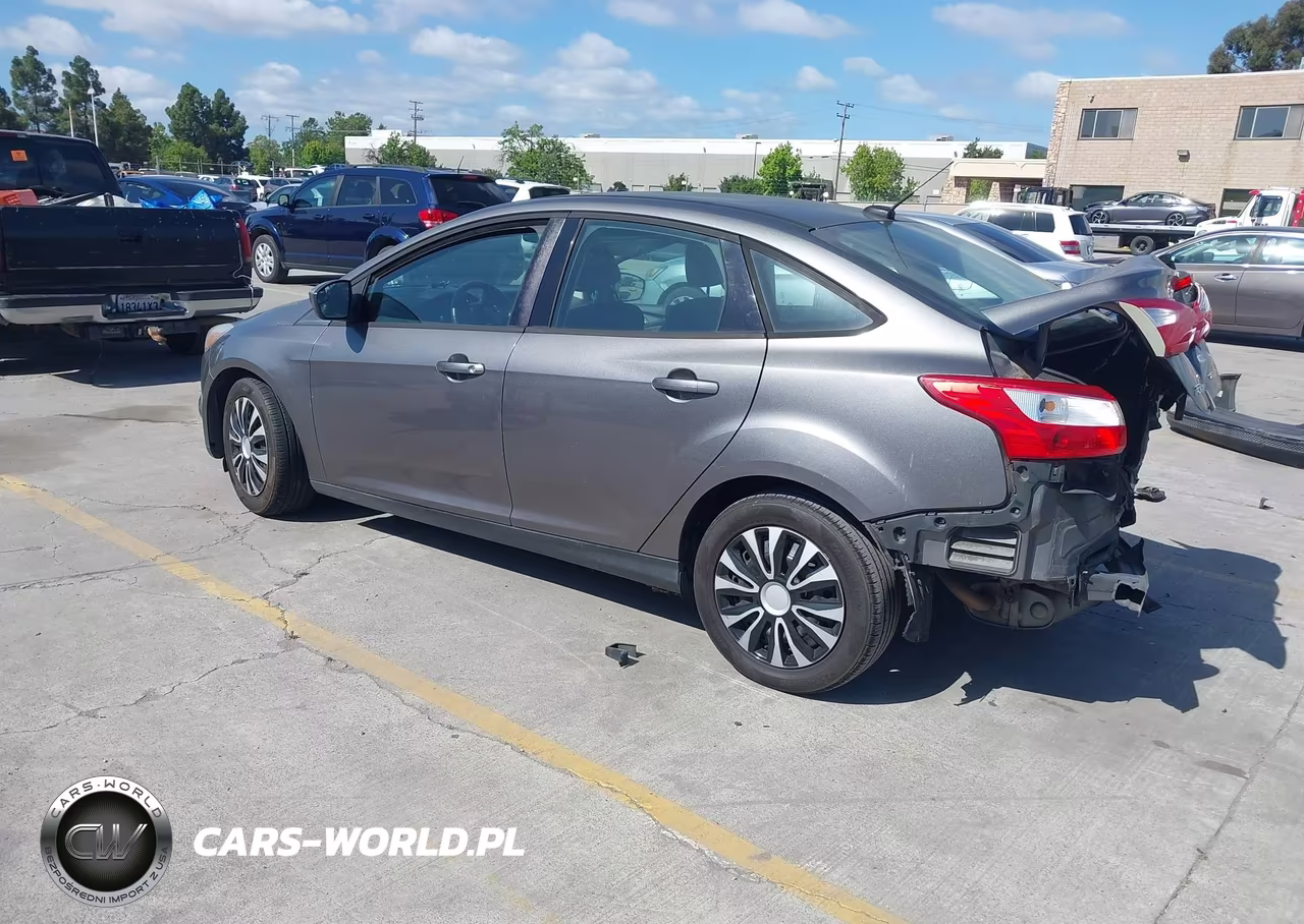 2012 Ford Focus Se VIN:1FAHP3F25CL184661 - 3