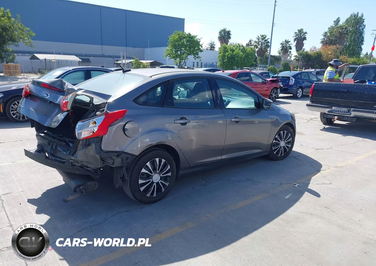 2012 Ford Focus Se VIN:1FAHP3F25CL184661 - 4
