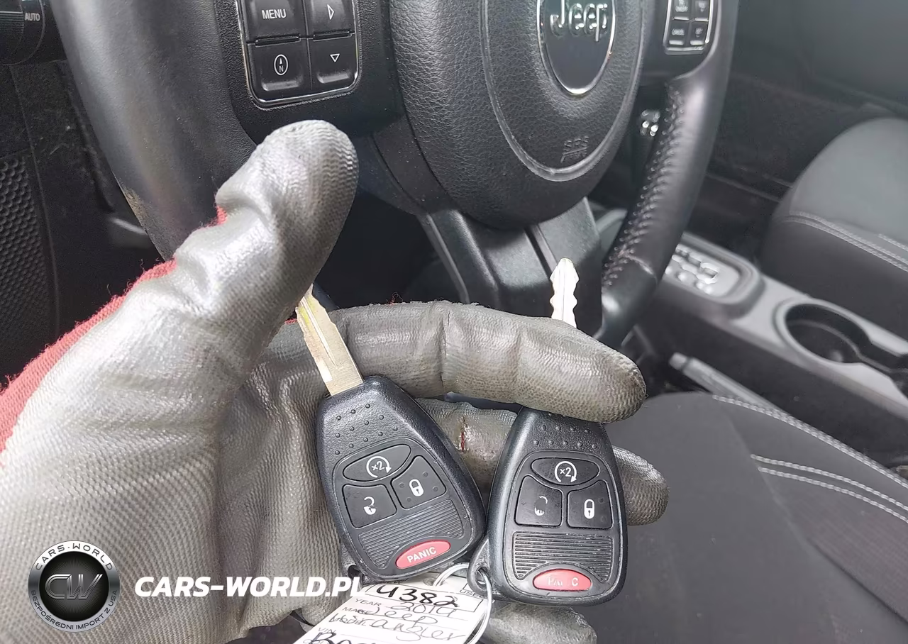 2014 Jeep Wrangler Unlimited Sahara VIN:1C4BJWEG6EL272573 - 11