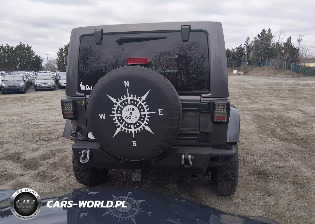 2014 Jeep Wrangler Unlimited Sahara VIN:1C4BJWEG6EL272573 - 16