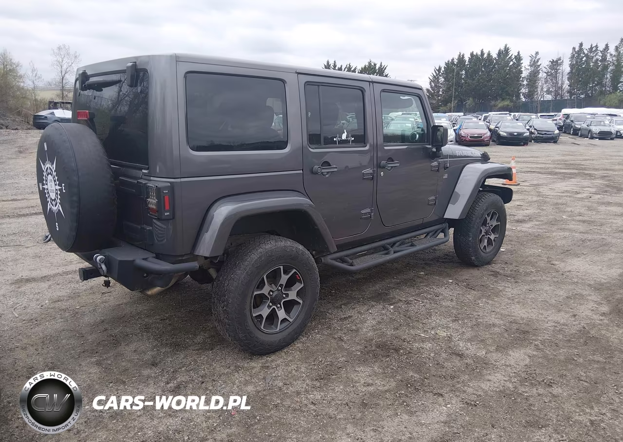 2014 Jeep Wrangler Unlimited Sahara VIN:1C4BJWEG6EL272573 - 4