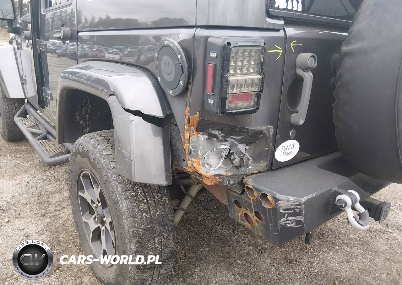2014 Jeep Wrangler Unlimited Sahara VIN:1C4BJWEG6EL272573 - 6